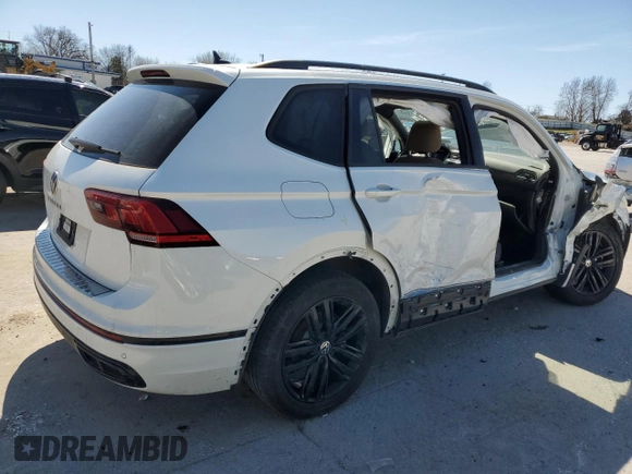 2022 Volkswagen Tiguan SE R-Line Black with VIN 3VVCB7AX7NM058155, listed as a Copart auction lot 49358225 with 28,093 mi miles and Salvage Title. Bid and sale history available at DreamBid. Image 3.