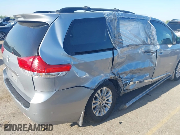 2014 Toyota Sienna XLE with VIN 5TDYK3DC8ES423450, listed as a IAAI auction lot 41972128 with 145,374 mi miles. Bid and sale history available at carsss.com. Image 4.