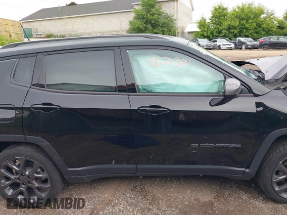 2021 Jeep Compass 80th Anniversary z VIN 3C4NJDEB5MT566331, wystawiony jako IAAI lot #39620364 z przebiegiem 48 826 mil mil oraz . Historia ofert i sprzedaży dostępna na DreamBid. Obrazek 13.