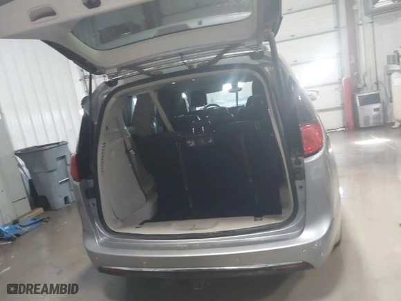 2017 Chrysler Pacifica Touring-L with VIN 2C4RC1BG5HR621217, listed as a IAAI auction lot 41607840 with NaN miles. Bid and sale history available at carsss.com. Image 18.
