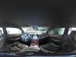 2014 Chrysler 300 z VIN 2C3CCAAG0EH132608, wystawiony jako Copart lot #59217075 z przebiegiem 215 836 mil mil oraz Szkoda całkowita • Salvage title. Historia ofert i sprzedaży dostępna na DreamBid. Obrazek 14.