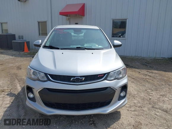 2018 Chevrolet Sonic LT z VIN 1G1JD5SH8J4100214, wystawiony jako IAAI lot #42133743 z przebiegiem 103 508 mil mil oraz . Historia ofert i sprzedaży dostępna na DreamBid. Obrazek 12.