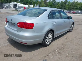 2013 Volkswagen Jetta SE с VIN 3VWDX7AJ1DM215013, выставлен на аукционе IAAI как лот 42774806 с пробегом Не указан миль и . История ставок и продаж доступна на DreamBid. Изображение 4.