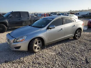 2013 Volvo S60 T5 with VIN YV1612FH3D2222908, listed as a Copart auction lot 52054055 with 49,011 mi miles and Salvage Title. Bid and sale history available at carsss.com. Image 1.