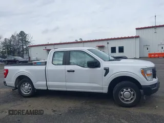 2022 Ford F-150 XL z VIN 1FTEX1CB4NKE64506, wystawiony jako IAAI lot #41408979 z przebiegiem Nie podano mil oraz . Historia ofert i sprzedaży dostępna na DreamBid. Obrazek 12.