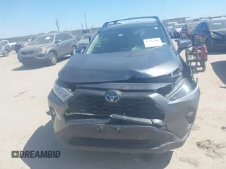 2021 Toyota RAV4 XLE with VIN 2T3W1RFV8MC118377, listed as a IAAI auction lot 41776108 with 80,217 mi miles. Bid and sale history available at carsss.com. Image 11.