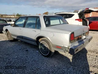 1991 Oldsmobile Delta z VIN 1G3HN54C2M1809327, wystawiony jako Copart lot #84694064 z przebiegiem 225 092 mil mil oraz Szkody całkowita. Historia ofert i sprzedaży dostępna na DreamBid. Obrazek 2.