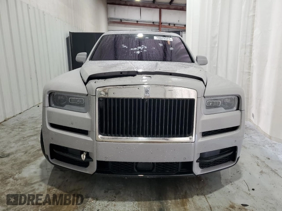 2023 Rolls-Royce Cullinan z VIN SLATV4C09PU215050, wystawiony jako Copart lot #70029324 z przebiegiem 6 055 mil mil oraz Szkoda całkowita • Salvage title. Historia ofert i sprzedaży dostępna na DreamBid. Obrazek 5.