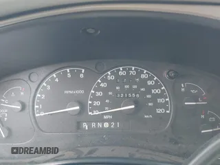 1999 Ford Explorer XLT z VIN 1FMZU35P5XZB62128, wystawiony jako IAAI lot #42635627 z przebiegiem 221 556 mil mil oraz . Historia ofert i sprzedaży dostępna na DreamBid. Obrazek 7.