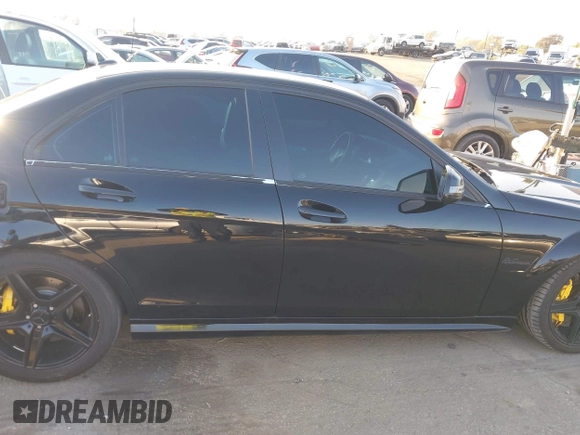 2009 Mercedes-Benz C 63 AMG with VIN WDDGF77X39F231287, listed as a IAAI auction lot 41556195 with 173,471 mi miles and . Bid and sale history available at DreamBid. Image 14.