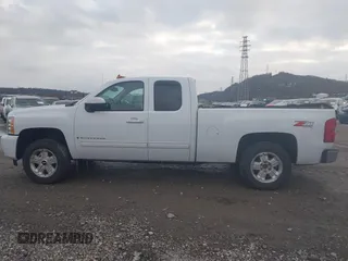 2009 Chevrolet Silverado 1500 with VIN 2GCEK390491107199, listed as a IAAI auction lot 40873335 with 129,417 mi miles and . Bid and sale history available at DreamBid. Image 14.