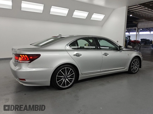 2015 Lexus LS 460 z VIN JTHCL5EF8F5023163, wystawiony jako Copart lot #60128705 z przebiegiem 10 219 mil mil oraz Czysty tytuł • Clean title. Historia ofert i sprzedaży dostępna na DreamBid. Obrazek 3.