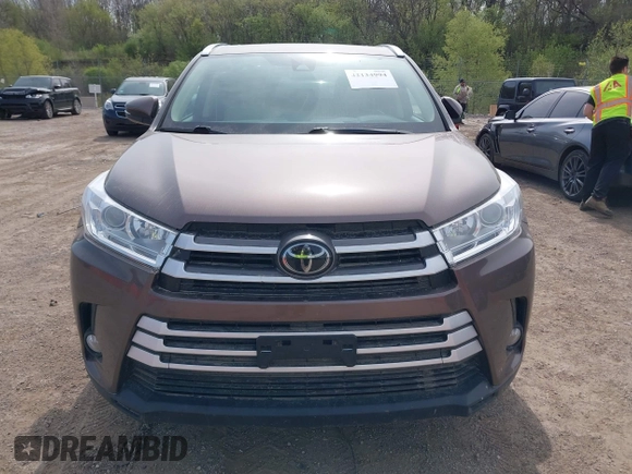 2017 Toyota Highlander XLE with VIN 5TDJZRFH4HS483304, listed as a IAAI auction lot 42134994 with 115,322 mi miles and . Bid and sale history available at DreamBid. Image 12.