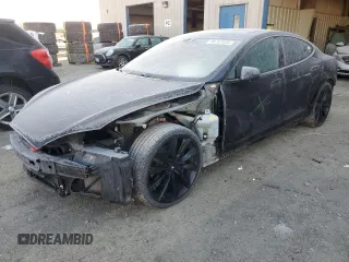 2015 Tesla Model S 85D with VIN 5YJSA1S2XFF094358, listed as a Copart auction lot 88707535 with 81,800 mi miles and Salvage Title. Bid and sale history available at carsss.com. Image 1.