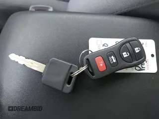 2012 Nissan Sentra 2.0 z VIN 3N1AB6AP0CL701340, wystawiony jako IAAI lot #42094800 z przebiegiem 189 128 mil mil oraz . Historia ofert i sprzedaży dostępna na DreamBid. Obrazek 11.