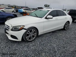 2015 Mercedes-Benz C-Class C 300 with VIN 55SWF4JB7FU086125, listed as a Copart auction lot 52266435 with 140,272 mi miles and Clean Title. Bid and sale history available at carsss.com. Image 1.