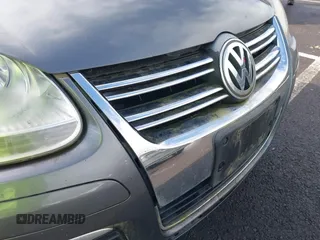 2005 Volkswagen Jetta 2.5L z VIN 3VWSF71K05M601944, wystawiony jako IAAI lot #41659975 z przebiegiem 230 001 mil mil oraz . Historia ofert i sprzedaży dostępna na DreamBid. Obrazek 6.