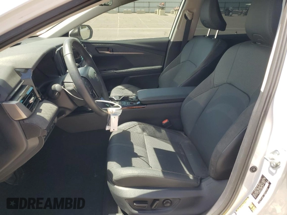 2025 Toyota Camry LE z VIN 4T1DAACK4SU520274, wystawiony jako Copart lot #54437705 z przebiegiem 9 078 mil mil oraz Czysty tytuł • Clean title. Historia ofert i sprzedaży dostępna na DreamBid. Obrazek 7.