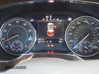 2019 Bentley Bentayga V8 z VIN SJAAM2ZVXKC026160, wystawiony jako IAAI lot #42131132 z przebiegiem 38 512 mil mil oraz . Historia ofert i sprzedaży dostępna na DreamBid. Obrazek 7.