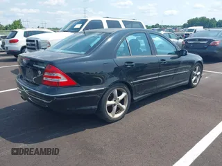 2005 Mercedes-Benz C 230 Kompressor z VIN WDBRF40J25F672960, wystawiony jako IAAI lot #42400873 z przebiegiem Nie podano mil oraz . Historia ofert i sprzedaży dostępna na DreamBid. Obrazek 4.