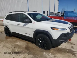 2016 Jeep Cherokee Trailhawk with VIN 1C4PJMBS3GW242693, listed as a Copart auction lot 48139135 with 222,225 mi miles and Non Repairable. Bid and sale history available at carsss.com. Image 4.