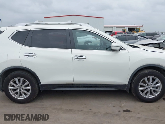 2017 Nissan Rogue SL z VIN JN8AT2MT8HW144260, wystawiony jako IAAI lot #41961989 z przebiegiem 114 627 mil mil oraz . Historia ofert i sprzedaży dostępna na DreamBid. Obrazek 13.