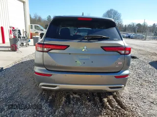 2023 Mitsubishi Outlander SE z VIN JA4J4UA8XPZ056578, wystawiony jako IAAI lot #41735091 z przebiegiem 20 801 mil mil oraz . Historia ofert i sprzedaży dostępna na DreamBid. Obrazek 17.
