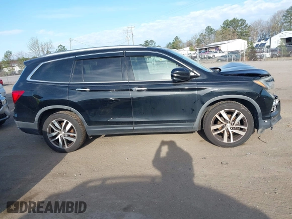 2017 Honda Pilot Touring with VIN 5FNYF6H9XHB062171, listed as a IAAI auction lot 41927969 with 210,633 mi miles. Bid and sale history available at carsss.com. Image 13.