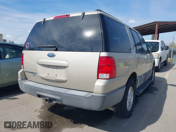 2005 Ford Expedition Special Service with VIN 1FMPU15595LA67565, listed as a IAAI auction lot 41723035 with 106,512 mi miles. Bid and sale history available at carsss.com. Image 4.