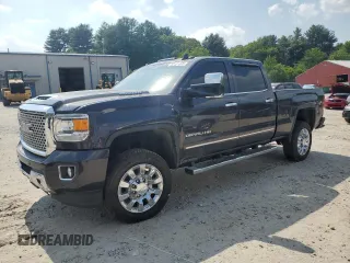 2015 GMC Sierra 2500HD Denali z VIN 1GT120E80FF582829, wystawiony jako Copart lot #60051025 z przebiegiem Nie podano mil oraz Czysty tytuł • Clean title. Historia ofert i sprzedaży dostępna na DreamBid. Obrazek 1.