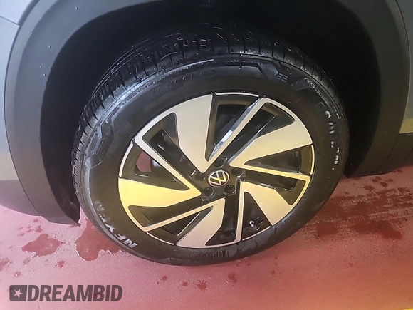 2024 Volkswagen Atlas SE with VIN 1V2HR2CAXRC564175, listed as a IAAI auction lot 42731227 with 14,479 mi miles and . Bid and sale history available at DreamBid. Image 10.