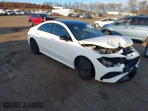 2024 Mercedes-Benz CLA 250 z VIN W1K5J4HB7RN450668, wystawiony jako IAAI lot #41333911 z przebiegiem 10 819 mil mil oraz . Historia ofert i sprzedaży dostępna na DreamBid. Obrazek 1.