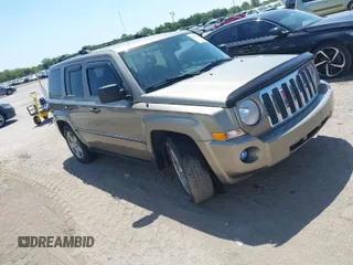2008 Jeep Patriot Sport with VIN 1J8FT28W18D636073, listed as a IAAI auction lot 42030817 with 103,122 mi miles. Bid and sale history available at carsss.com. Image 1.