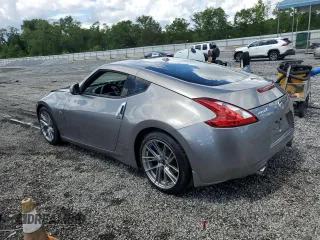 2009 Nissan 370Z z VIN JN1AZ44E69M409779, wystawiony jako Copart lot #55615955 z przebiegiem 132 674 mil mil oraz Szkoda całkowita • Salvage title. Historia ofert i sprzedaży dostępna na DreamBid. Obrazek 2.