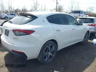 2022 Maserati Levante GT z VIN ZN661XUA5NX388097, wystawiony jako IAAI lot #41859084 z przebiegiem 31 252 mil mil oraz . Historia ofert i sprzedaży dostępna na DreamBid. Obrazek 4.