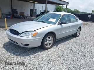2006 Ford Taurus SE z VIN 1FAFP53UX6A105350, wystawiony jako IAAI lot #42363631 z przebiegiem 107 825 mil mil oraz . Historia ofert i sprzedaży dostępna na DreamBid. Obrazek 2.