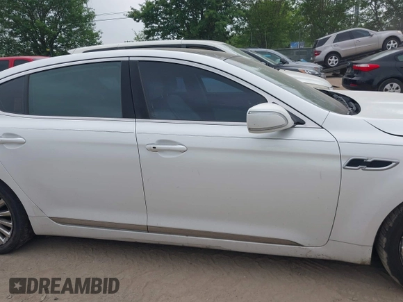 2015 Kia K900 Luxury with VIN KNALW4D48F6018541, listed as a IAAI auction lot 41903807 with 204,202 mi miles. Bid and sale history available at carsss.com. Image 14.