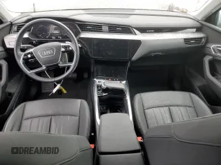2021 Audi e-tron Sportback Premium Plus z VIN WA12ABGE3MB024414, wystawiony jako Copart lot #69824382 z przebiegiem 24 655 mil mil oraz . Historia ofert i sprzedaży dostępna na DreamBid. Obrazek 8.