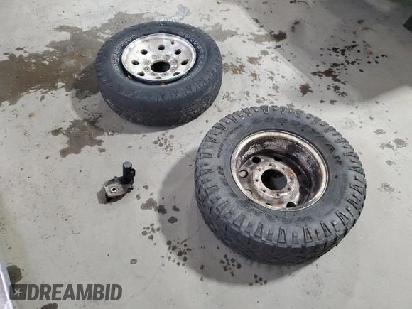 1999 Ford F-350 XL z VIN 1FTSX31F5XED17262, wystawiony jako Copart lot #82159324 z przebiegiem 246 779 mil mil oraz Szkoda całkowita • Salvage title. Historia ofert i sprzedaży dostępna na DreamBid. Obrazek 12.