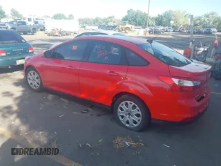 2012 Ford Focus SE z VIN 1FAHP3F2XCL454967, wystawiony jako IAAI lot #42467432 z przebiegiem Nie podano mil oraz . Historia ofert i sprzedaży dostępna na DreamBid. Obrazek 3.