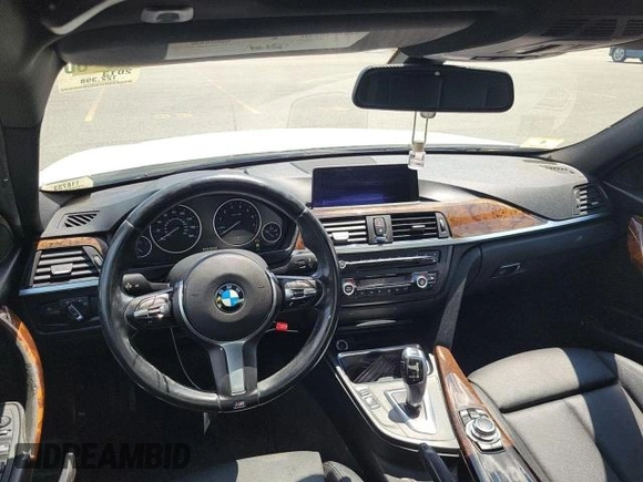 2013 BMW 3 Series 320i xDrive с VIN WBA3C3C5XDF982665, выставлен на аукционе Copart как лот 61688265 с пробегом 122 398 миль миль и Чистый • Clean title. История ставок и продаж доступна на DreamBid. Изображение 9.