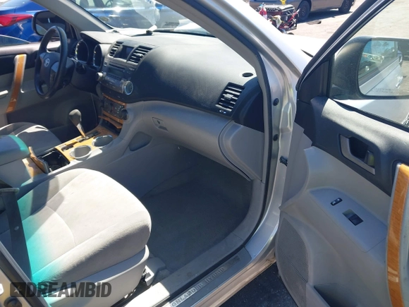 2008 Toyota Highlander Hybrid with VIN JTEEW41A882023721, listed as a IAAI auction lot 41803255 with 183,646 mi miles. Bid and sale history available at carsss.com. Image 5.