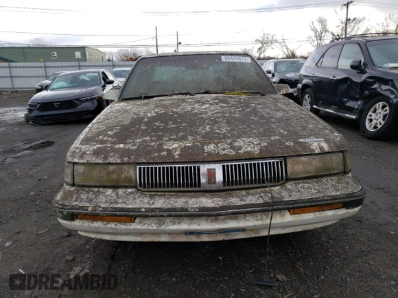 1989 Oldsmobile Cutlass z VIN 1G3AM51W0KG347458, wystawiony jako Copart lot #86949074 z przebiegiem 30 169 mil mil oraz Tytuł czysty. Historia ofert i sprzedaży dostępna na DreamBid. Obrazek 5.
