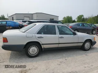 1989 Mercedes-Benz 300 E z VIN WDBEA30D7KA942808, wystawiony jako Copart lot #59315945 z przebiegiem 121 727 mil mil oraz Czysty tytuł • Clean title. Historia ofert i sprzedaży dostępna na DreamBid. Obrazek 3.