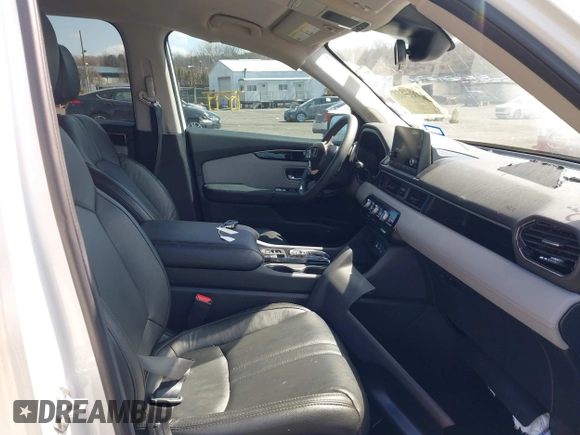 2023 Honda Pilot LX with VIN 5FNYG2H29PB007041, listed as a IAAI auction lot 41887999 with 8,107 mi miles. Bid and sale history available at carsss.com. Image 5.