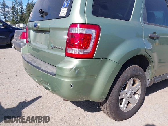 2008 Ford Escape Hybrid z VIN 1FMCU59H48KA68336, wystawiony jako IAAI lot #42083411 z przebiegiem 311 958 mil mil oraz . Historia ofert i sprzedaży dostępna na DreamBid. Obrazek 6.