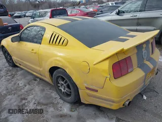 2005 Ford Mustang Deluxe with VIN 1ZVFT80N255238404, listed as a IAAI auction lot 41371727 with 150,443 mi miles. Bid and sale history available at carsss.com. Image 3.