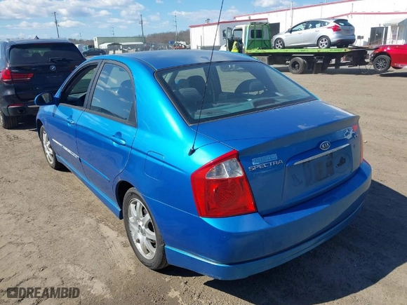 2005 Kia Spectra LX with VIN KNAFE121455115456, listed as a IAAI auction lot 41884180 with 373,335 mi miles. Bid and sale history available at carsss.com. Image 3.