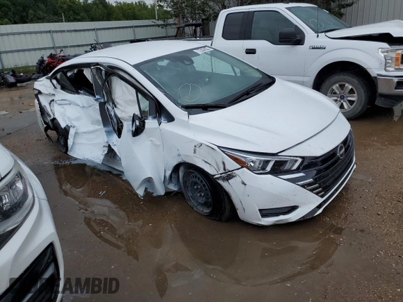 2023 Nissan Versa S z VIN 3N1CN8DV1PL829498, wystawiony jako Copart lot #69470744 z przebiegiem 45 906 mil mil oraz Czysty tytuł • Clean title. Historia ofert i sprzedaży dostępna na DreamBid. Obrazek 4.
