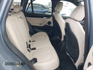 2021 BMW X1 sDrive28i z VIN WBXJG7C02M5T37169, wystawiony jako IAAI lot #42226396 z przebiegiem 48 603 mil mil oraz . Historia ofert i sprzedaży dostępna na DreamBid. Obrazek 8.